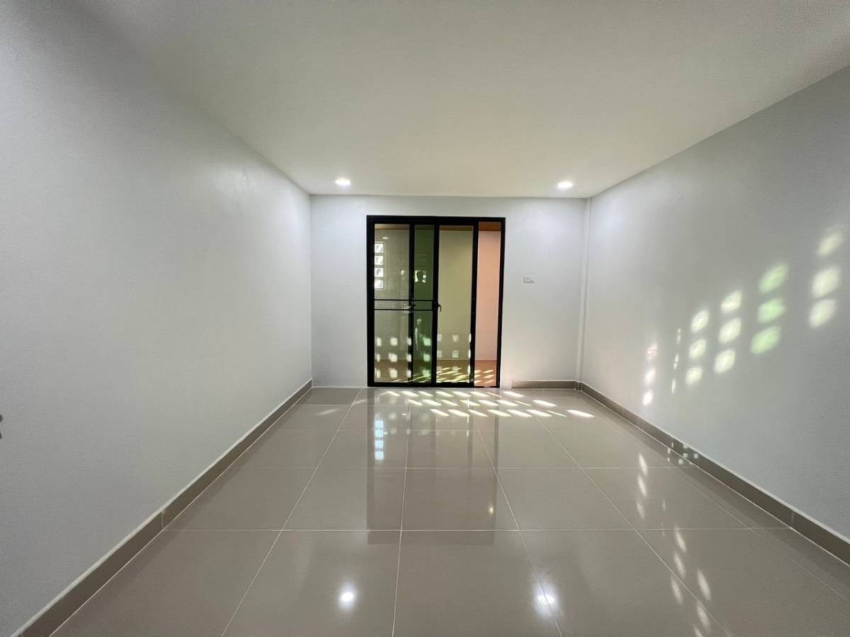 Two-story townhouse Thepsatri Village 6